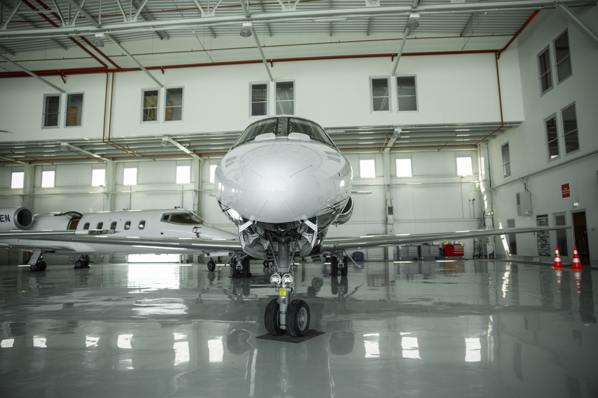 aeroplanehangar
